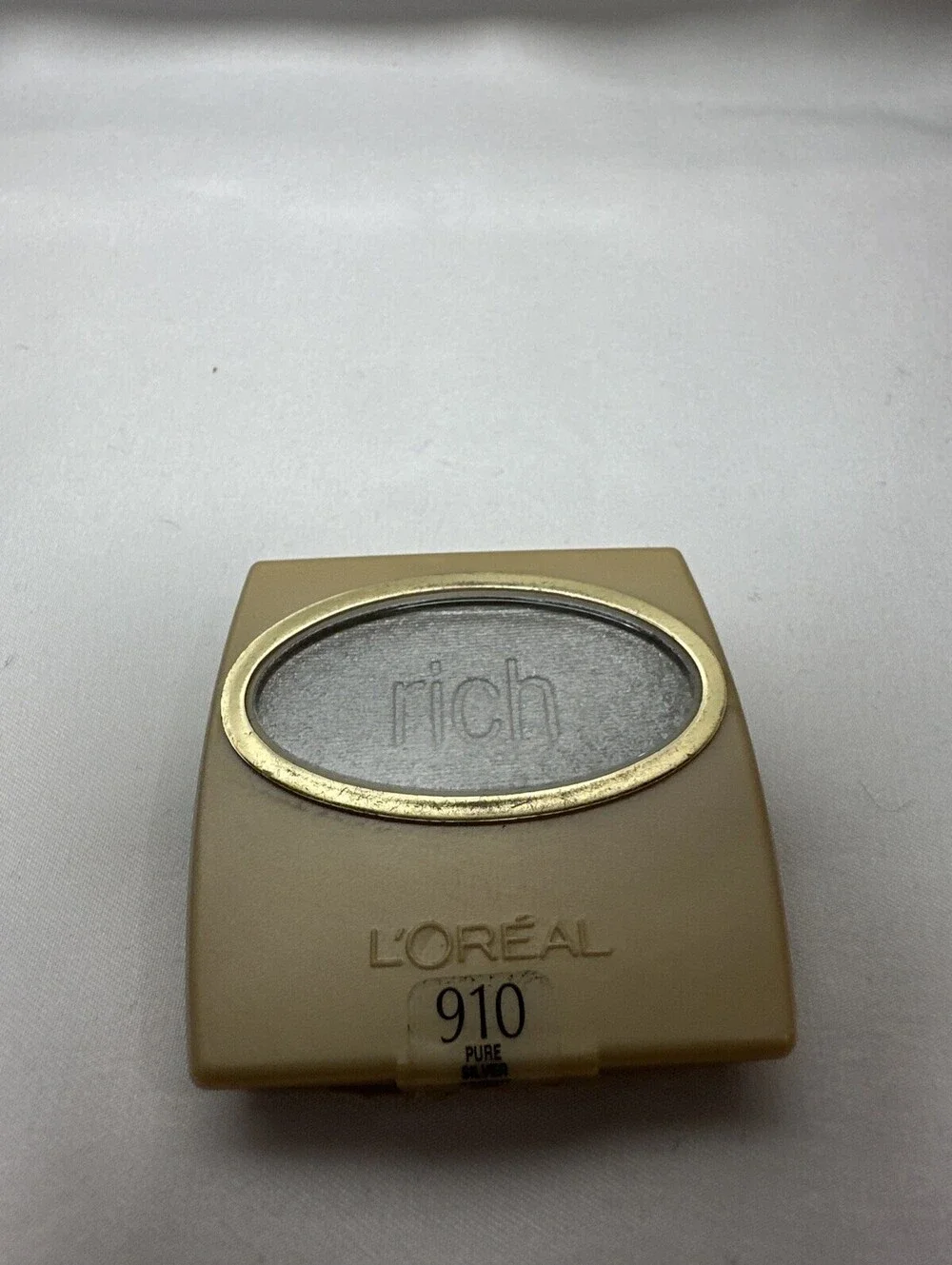 New & Sealed -  L'oreal Eye Shadow Wear Infinite Rich Pure Silver #910